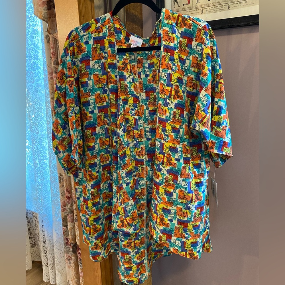 NWT LuLaRoe Lindsey bright color floral silky overwrap kimono style blouse sz M